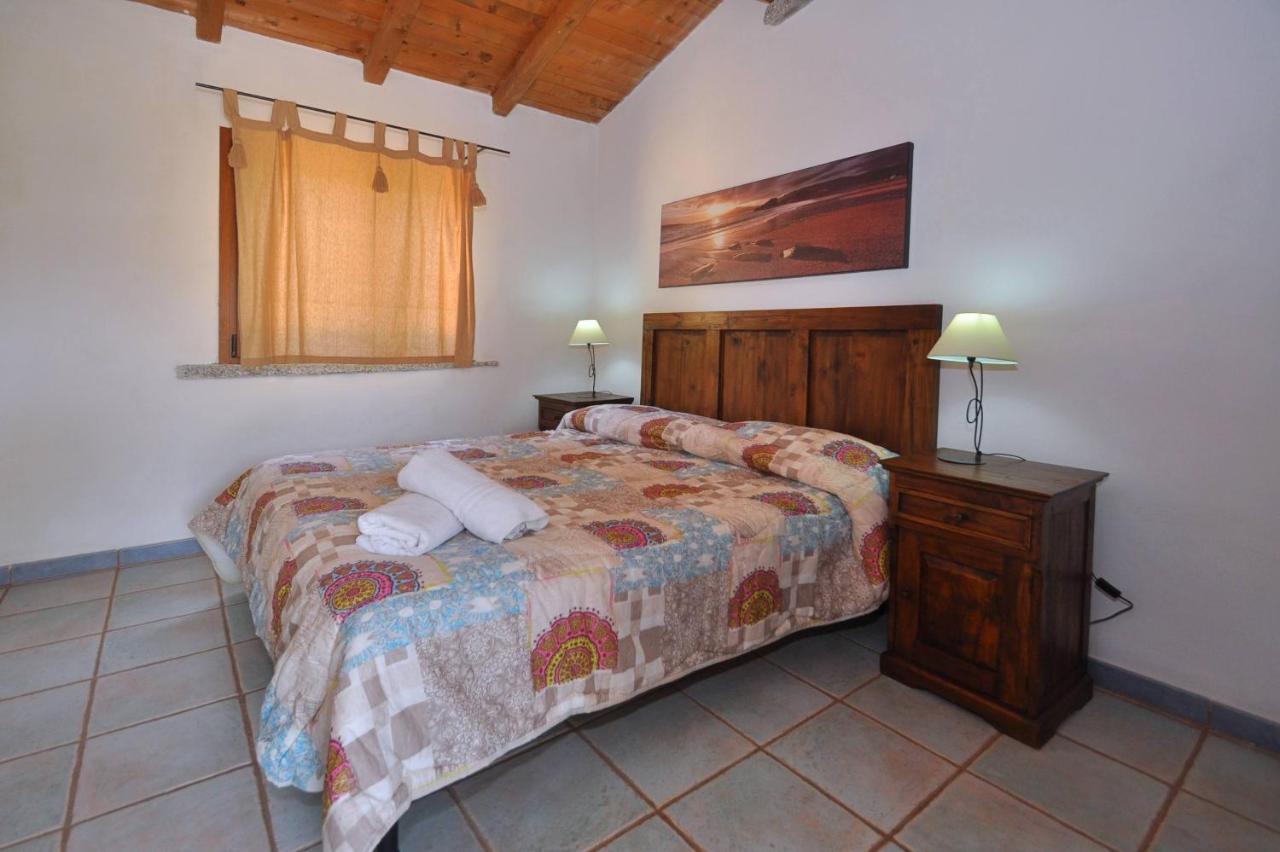 Mare Di Ginepri Apartman Badesi Kültér fotó